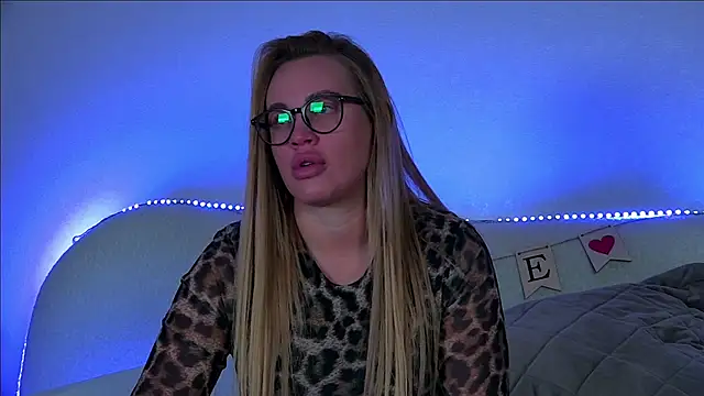 MariaNeumann online show from February 11, 2025, 4:24 pm