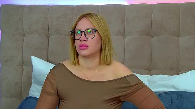 MariaNeumann online show from September 28, 2025, 6:46 pm