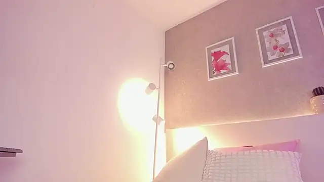Snapshot of roxannegomez chatting on November 7, 2025, 1:33 pm roxannegomez online show from November 7, 2025, 1:33 pm