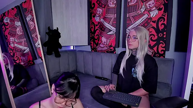 Snapshot of JadeyKhada chatting on December 2, 2025, 11:56 pm JadeyKhada online show from December 2, 2025, 11:56 pm