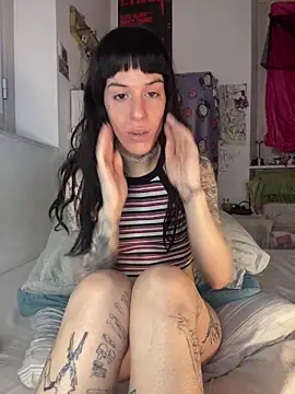 Snapshot of giuli_zerozero chatting on February 4, 2026, 9:37 am giuli zerozero online show from February 4, 2026, 9:37 am