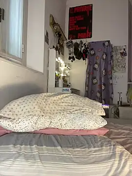 Snapshot of giuli_zerozero chatting on February 19, 2026, 1:29 pm giuli zerozero online show from February 19, 2026, 1:29 pm