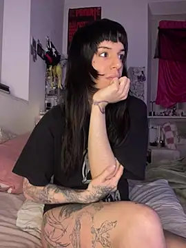 Snapshot of giuli_zerozero chatting on February 23, 2026, 10:40 pm giuli zerozero online show from February 23, 2026, 10:40 pm