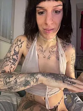 Snapshot of giuli_zerozero chatting on March 5, 2026, 12:23 pm giuli zerozero online show from March 5, 2026, 12:23 pm