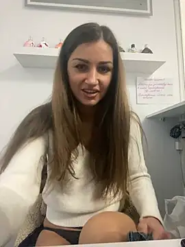 Snapshot of Lanaa19 chatting on December 15, 2024, 11:12 am Lanaa19 online show from December 15, 2024, 11:12 am