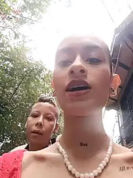 Snapshot of Rob_and_lizzy chatting on December 10, 2024, 1:22 pm Rob and lizzy online show from December 10, 2024, 1:22 pm