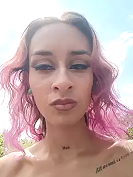 Snapshot of Rob_and_lizzy chatting on January 10, 2025, 6:28 pm Rob and lizzy online show from January 10, 2025, 6:28 pm