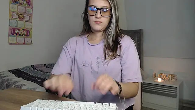 Giia paiige18 online show from March 21, 2025, 3:01 am