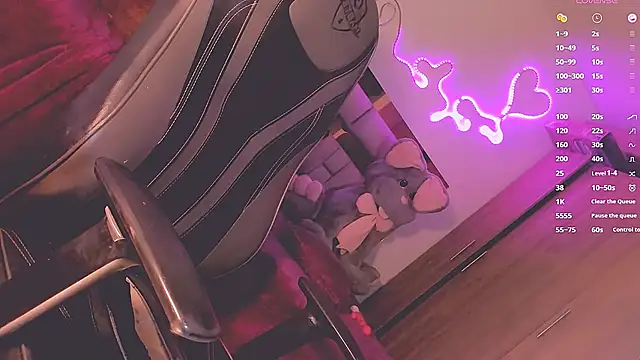 Vianca Chanel online show from December 11, 2024, 4:39 am