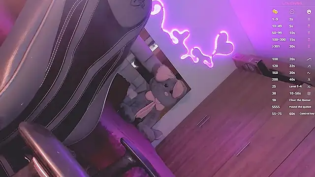 Vianca Chanel online show from December 12, 2024, 11:50 am