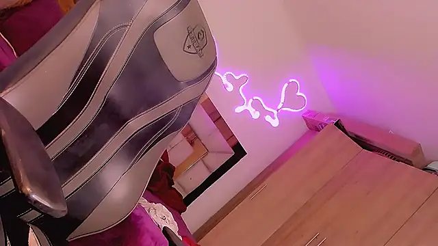 Vianca Chanel online show from December 24, 2024, 1:38 am