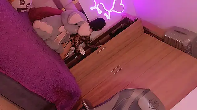 Vianca Chanel online show from December 28, 2024, 1:50 am