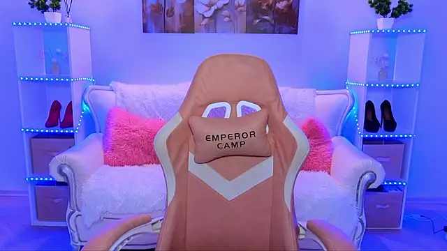 Snapshot of EmmyMills chatting on January 13, 2026, 5:51 pm EmmyMills online show from January 13, 2026, 5:51 pm