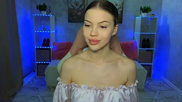 Snapshot of EmmyMills chatting on February 1, 2026, 9:35 pm EmmyMills online show from February 1, 2026, 9:35 pm