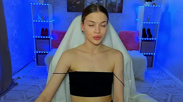 Snapshot of EmmyMills chatting on February 8, 2026, 9:34 am EmmyMills online show from February 8, 2026, 9:34 am