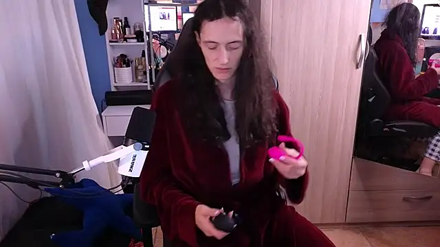 MemiKouki online show from January 28, 2025, 9:08 pm