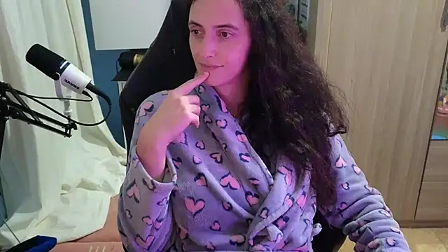 MemiKouki online show from October 9, 2025, 5:44 pm