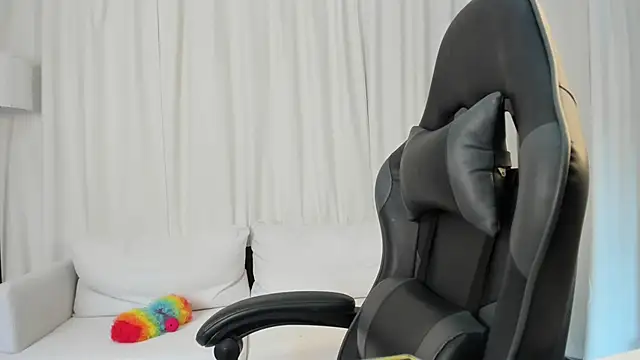 Snapshot of SaraDesirexo chatting on February 11, 2026, 3:28 pm SaraDesirexo online show from February 11, 2026, 3:28 pm