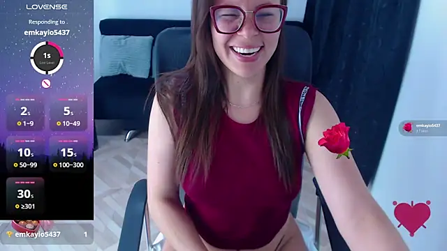 Snapshot of SharonR1 chatting on February 12, 2026, 11:33 pm SharonR1 online show from February 12, 2026, 11:33 pm