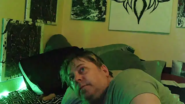 Snapshot of Mic_Oxinner chatting on February 17, 2026, 9:43 pm Mic Oxinner online show from February 17, 2026, 9:43 pm