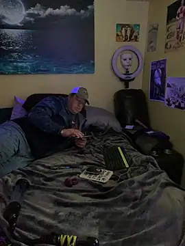 Snapshot of Mic_Oxinner chatting on April 14, 2026, 10:27 pm Mic Oxinner online show from April 14, 2026, 10:27 pm