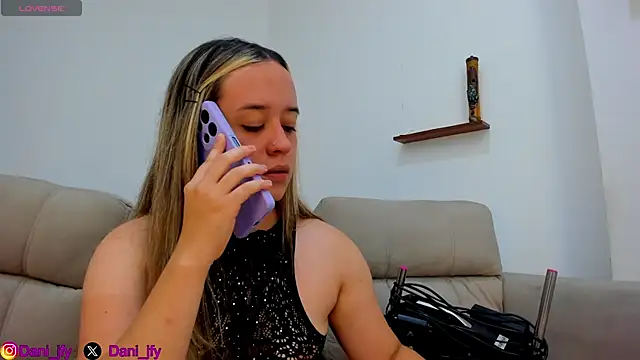 Snapshot of Dani_javi chatting on December 3, 2025, 12:29 am Dani javi online show from December 3, 2025, 12:29 am