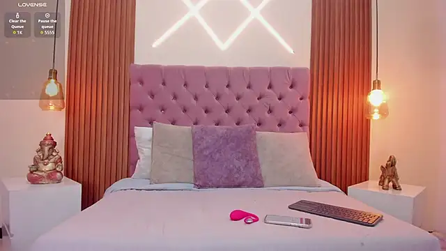 Snapshot of Sophia_turneer chatting on November 15, 2025, 10:48 pm Sophia turneer online show from November 15, 2025, 10:48 pm