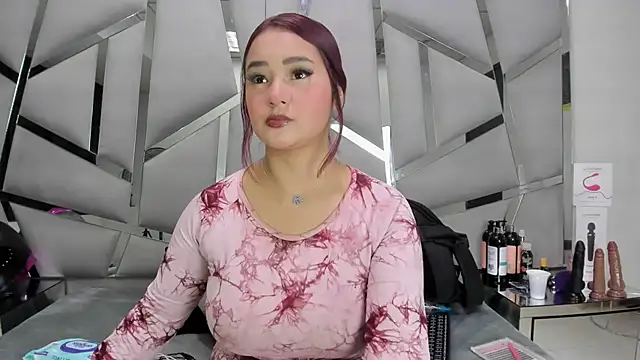 Catherinee69 x online show from April 28, 2026, 4:17 am
