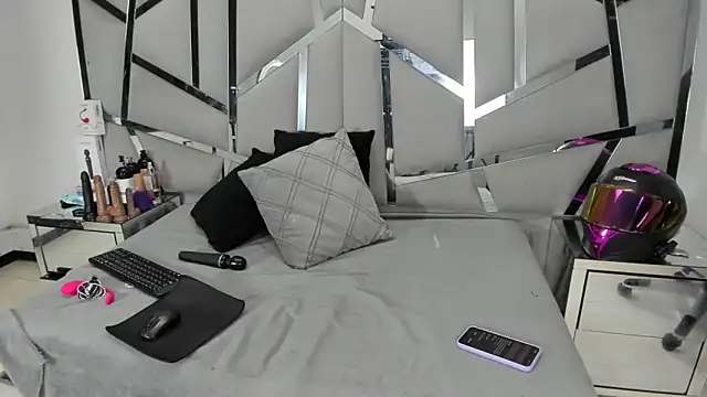 Catherinee69 x online show from May 21, 2026, 3:13 am
