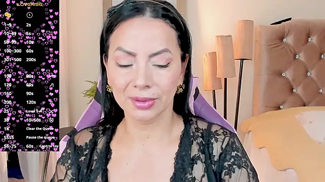 veronika naughty online show from October 4, 2025, 2:37 pm