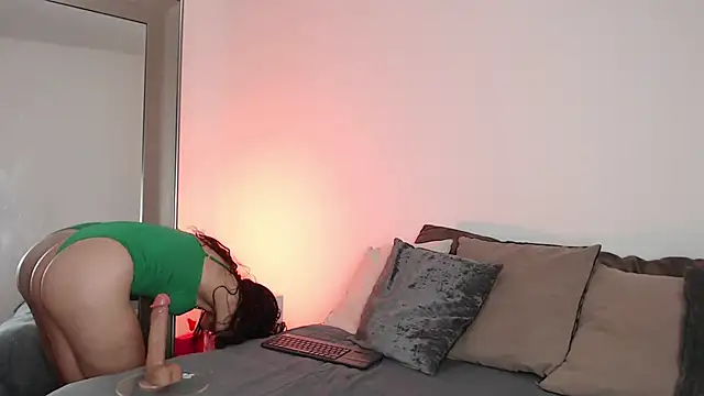 Snapshot of madisex_s chatting on January 7, 2026, 12:40 pm madisex s online show from January 7, 2026, 12:40 pm