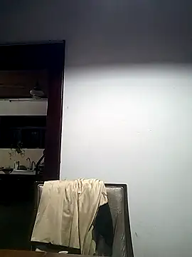 Snapshot of FemMom chatting on October 5, 2025, 3:32 pm FemMom online show from October 5, 2025, 3:32 pm