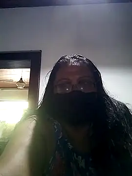 Snapshot of FemMom chatting on October 6, 2025, 7:50 am FemMom online show from October 6, 2025, 7:50 am