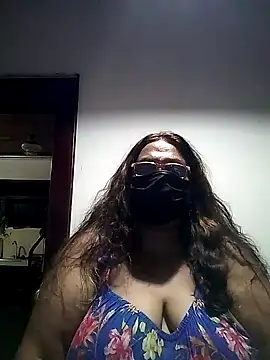Snapshot of FemMom chatting on October 19, 2025, 5:46 pm FemMom online show from October 19, 2025, 5:46 pm