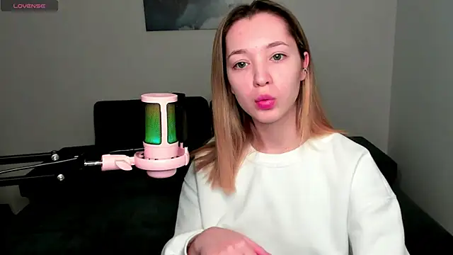 MiaThaine online show from January 6, 2025, 12:57 pm