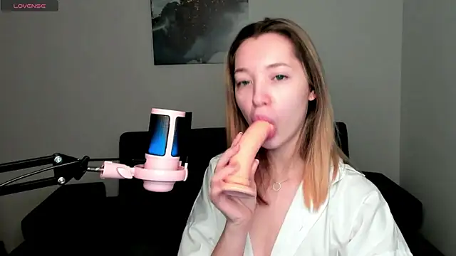 MiaThaine online show from January 10, 2025, 1:10 am