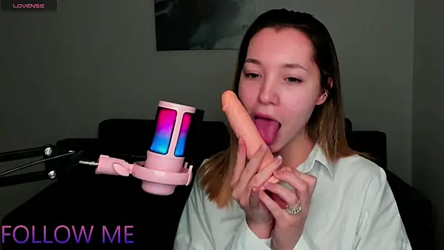 MiaThaine online show from January 23, 2025, 1:08 am