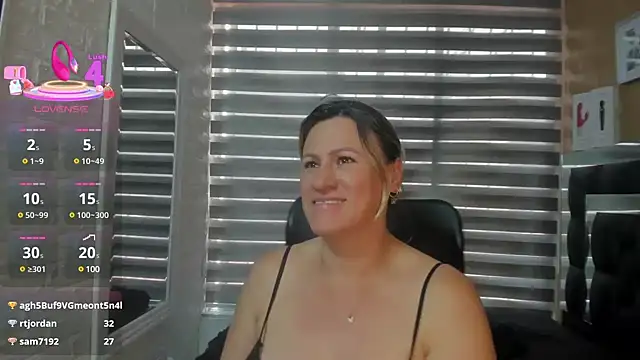 charlotte  G online show from March 19, 2025, 5:28 pm