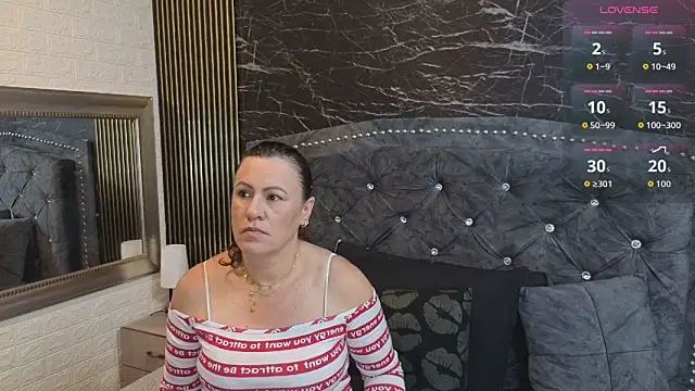 charlotte  G online show from April 7, 2026, 10:37 am