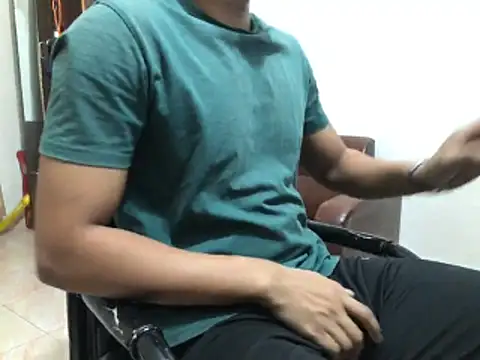 Snapshot of Zeuhorny chatting on February 11, 2026, 12:10 pm Zeuhorny online show from February 11, 2026, 12:10 pm