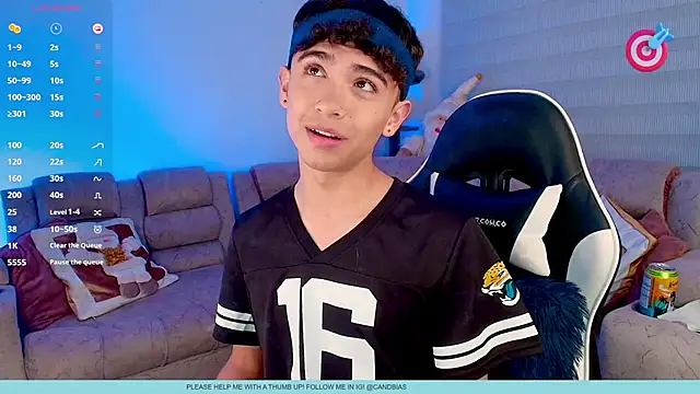 Snapshot of Niico_Cruz chatting on December 17, 2025, 10:49 pm Niico Cruz online show from December 17, 2025, 10:49 pm