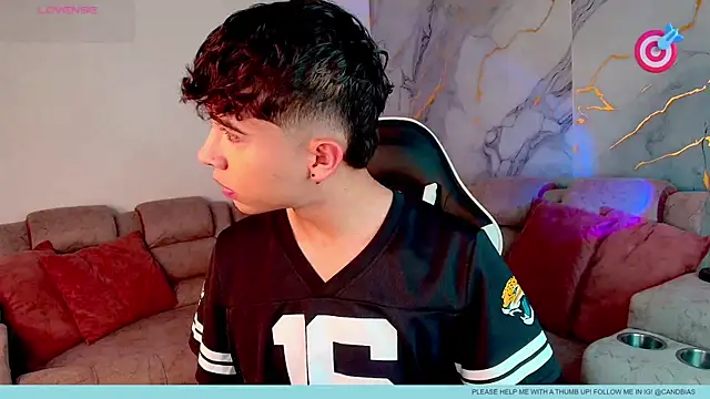 Snapshot of Niico_Cruz chatting on February 17, 2026, 10:05 pm Niico Cruz online show from February 17, 2026, 10:05 pm