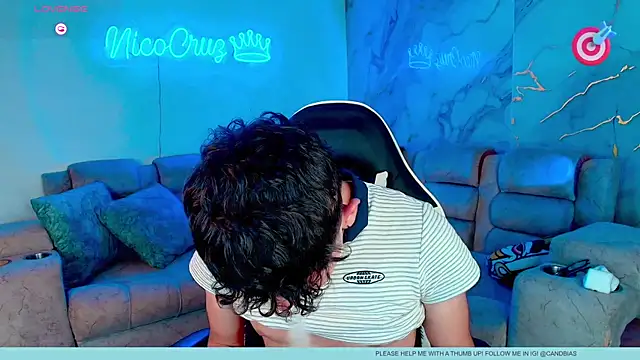 Snapshot of Niico_Cruz chatting on February 20, 2026, 10:32 pm Niico Cruz online show from February 20, 2026, 10:32 pm