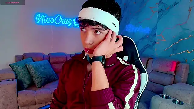 Snapshot of Niico_Cruz chatting on February 24, 2026, 10:19 pm Niico Cruz online show from February 24, 2026, 10:19 pm