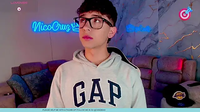 Snapshot of Niico_Cruz chatting on February 25, 2026, 10:41 pm Niico Cruz online show from February 25, 2026, 10:41 pm