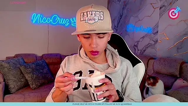 Snapshot of Niico_Cruz chatting on February 28, 2026, 10:33 pm Niico Cruz online show from February 28, 2026, 10:33 pm