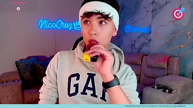 Snapshot of Niico_Cruz chatting on March 9, 2026, 10:14 pm Niico Cruz online show from March 9, 2026, 10:14 pm