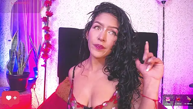 Snapshot of alicee_laurent chatting on February 5, 2026, 3:00 am alicee laurent online show from February 5, 2026, 3:00 am