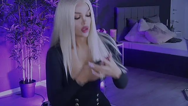 Snapshot of shayblonde chatting on January 19, 2025, 10:06 pm shayblonde online show from January 19, 2025, 10:06 pm