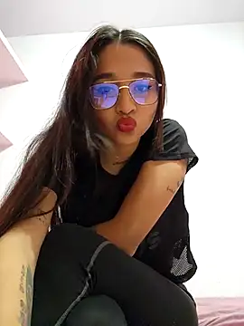 Snapshot of GLIANGELI chatting on February 16, 2025, 8:11 pm GLIANGELI online show from February 16, 2025, 8:11 pm